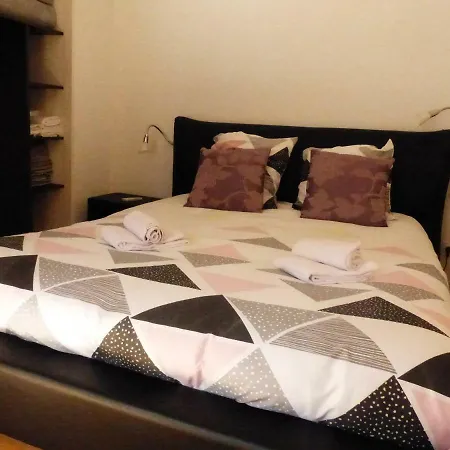 De Ly's - Vue Sur La Cite Medievale Nyaraló Carcassone