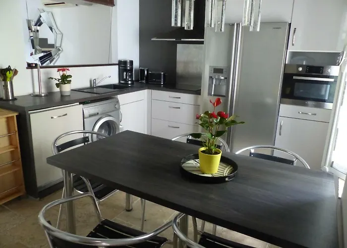 De Ly's - Vue Sur La Cite Medievale *